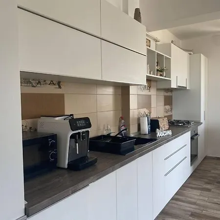 Emilia Flat Mamaia Nord ナボダリ